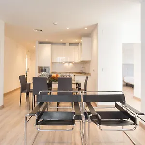 https://urbe10-premium-atarazanas-4-bedrooms-apartment.hotelsinnerja.org